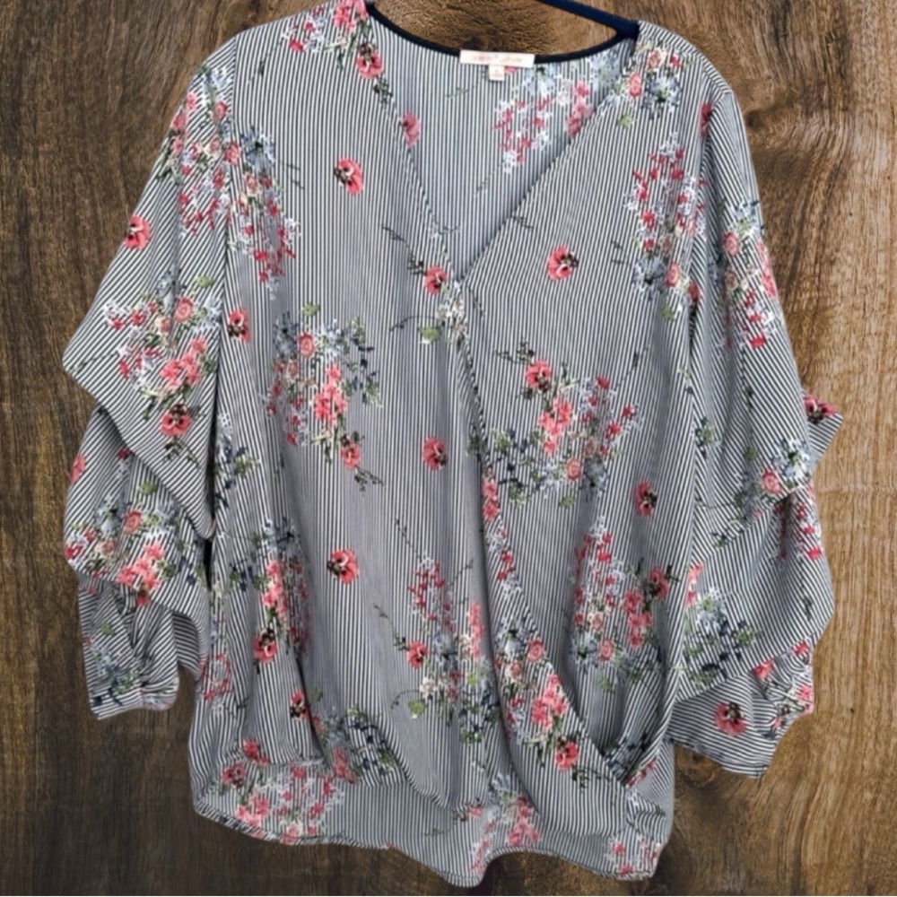 EUC Pinstripe floral tiered ruffle sleeve faux wrap v-neck top size Small